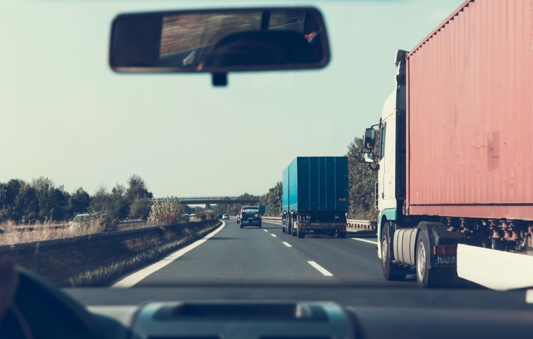 Fahrleistung mautpflichtiger Lkw auf Autobahnen im April leicht rückläufig